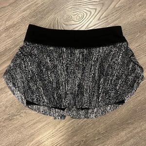 Lululemon Skirt! Size 4. New without tags.